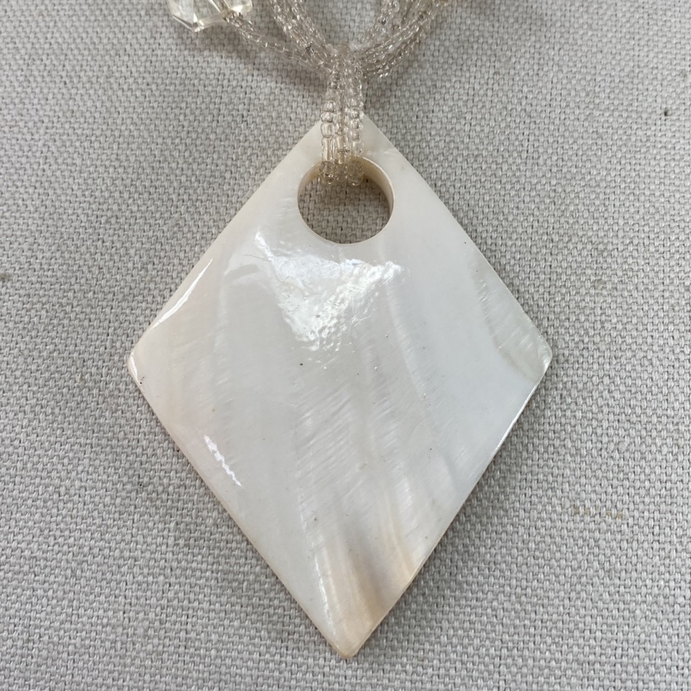 Polished shell and clear seed bead necklace - Picture 3 of 9